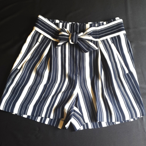 H&M Pants - H & M printed shorts